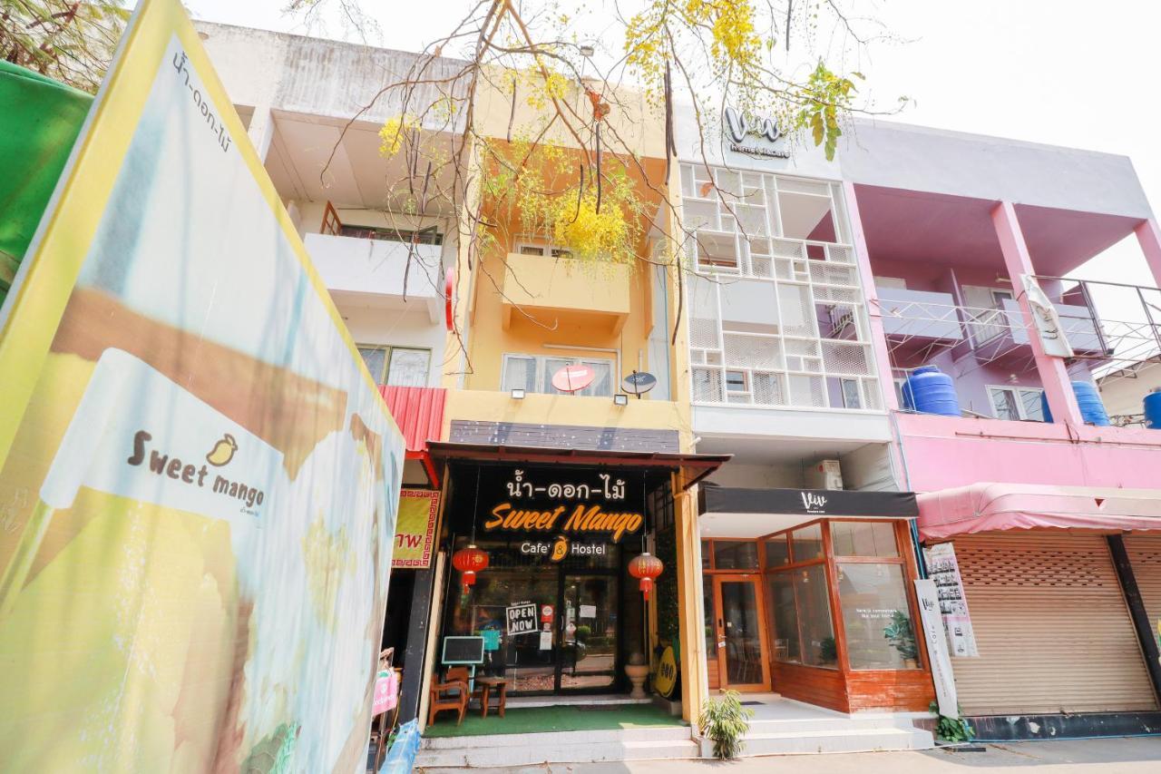 Oyo 743 Sweet Mango Cafe And Hostel Chiang Mai Exterior photo